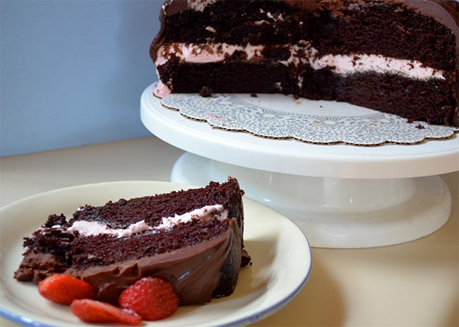 Σοκολατένιο κέικ με κρέμα καρύδας και φράουλα! thumbnail