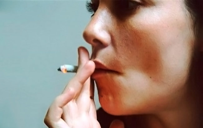 Απειλεί τις καπνίστριες ο καρκίνος του εντέρου! thumbnail