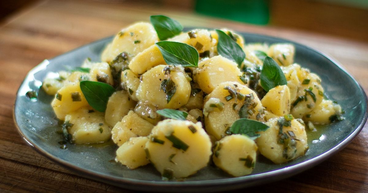 Ιταλική πατατοσαλάτα με σκόρδο και βότανα