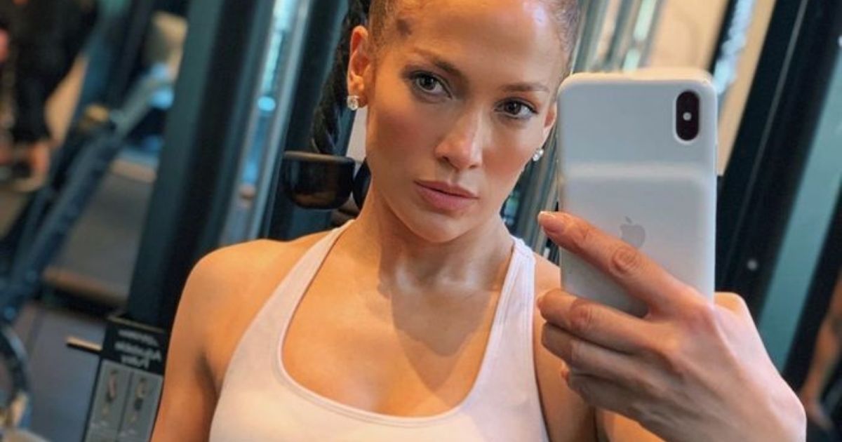 Jennifer Lopez exercises