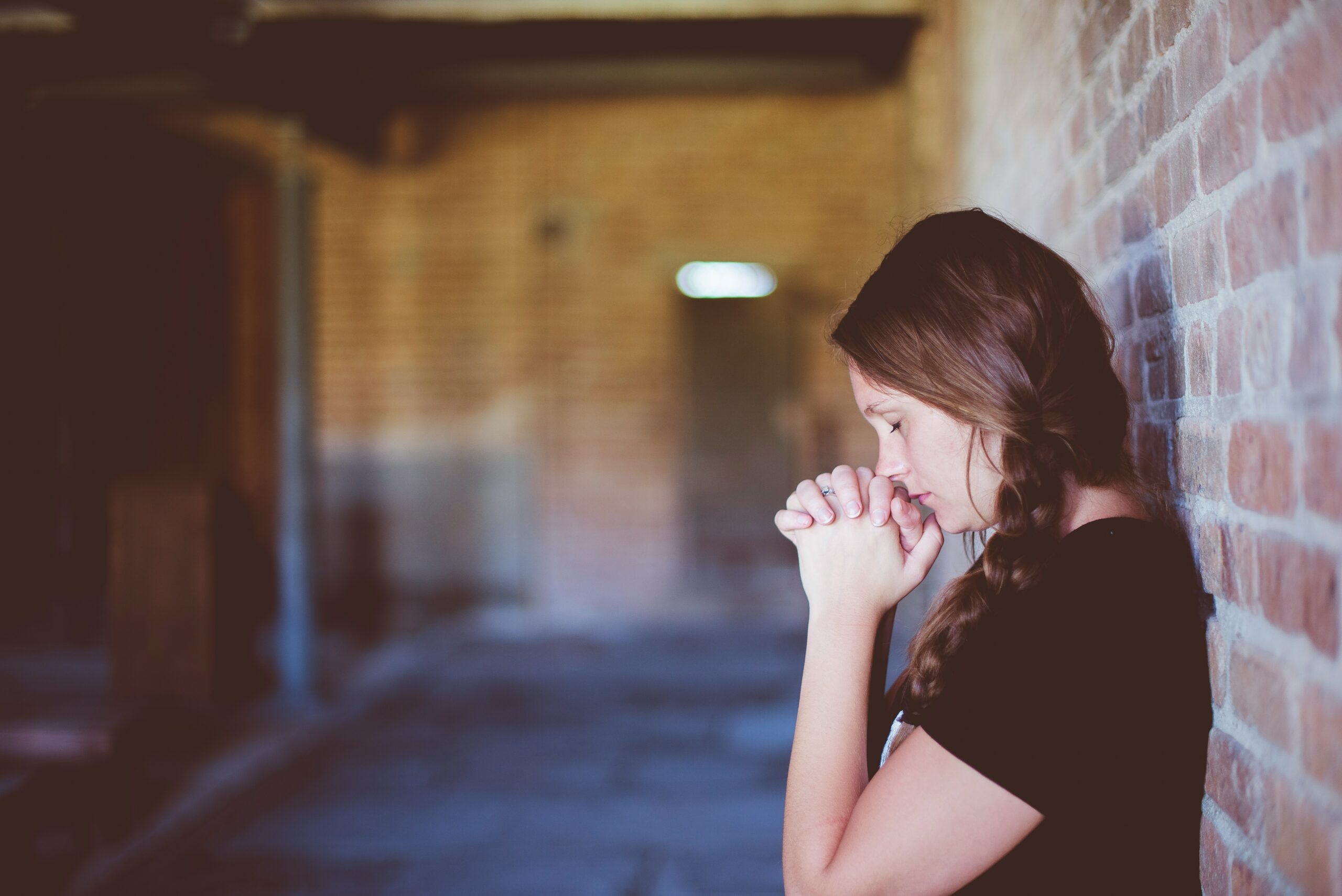 γυναίκα προσεύχεται
