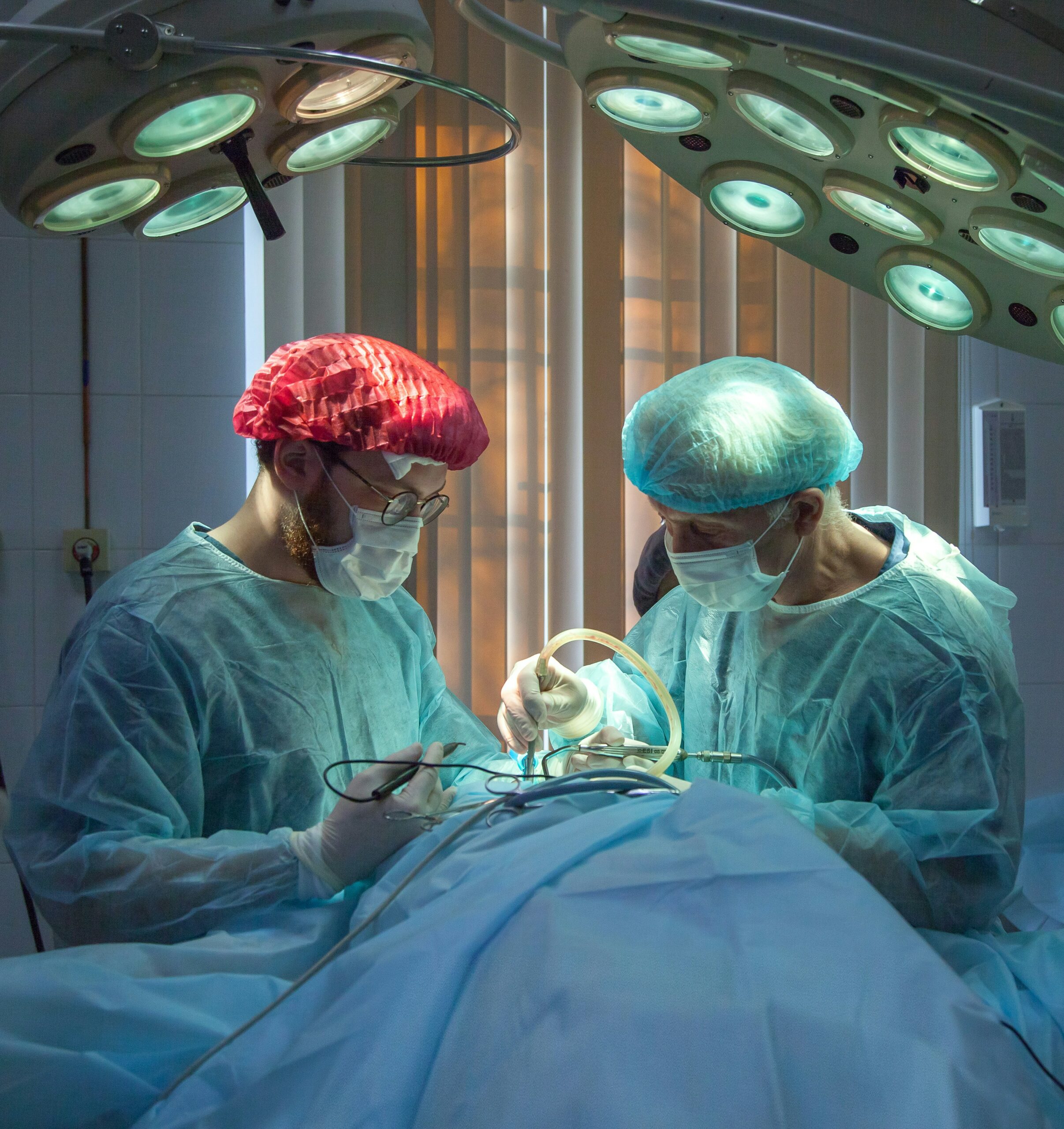 γιατροί που κάνουν χειρουργείο