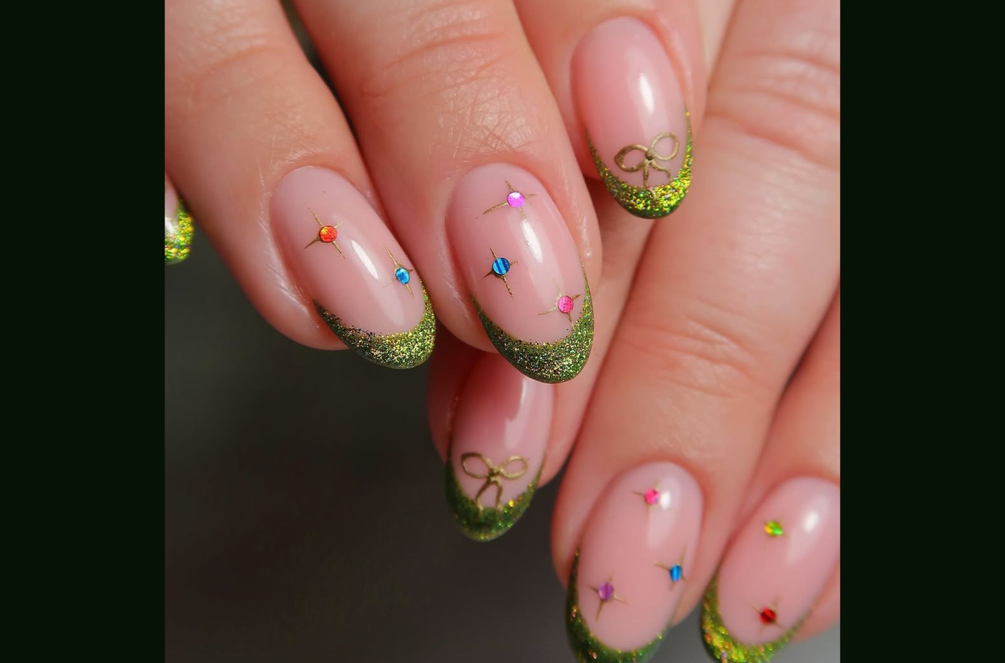 Βαμμένα νύχια με σχέδια