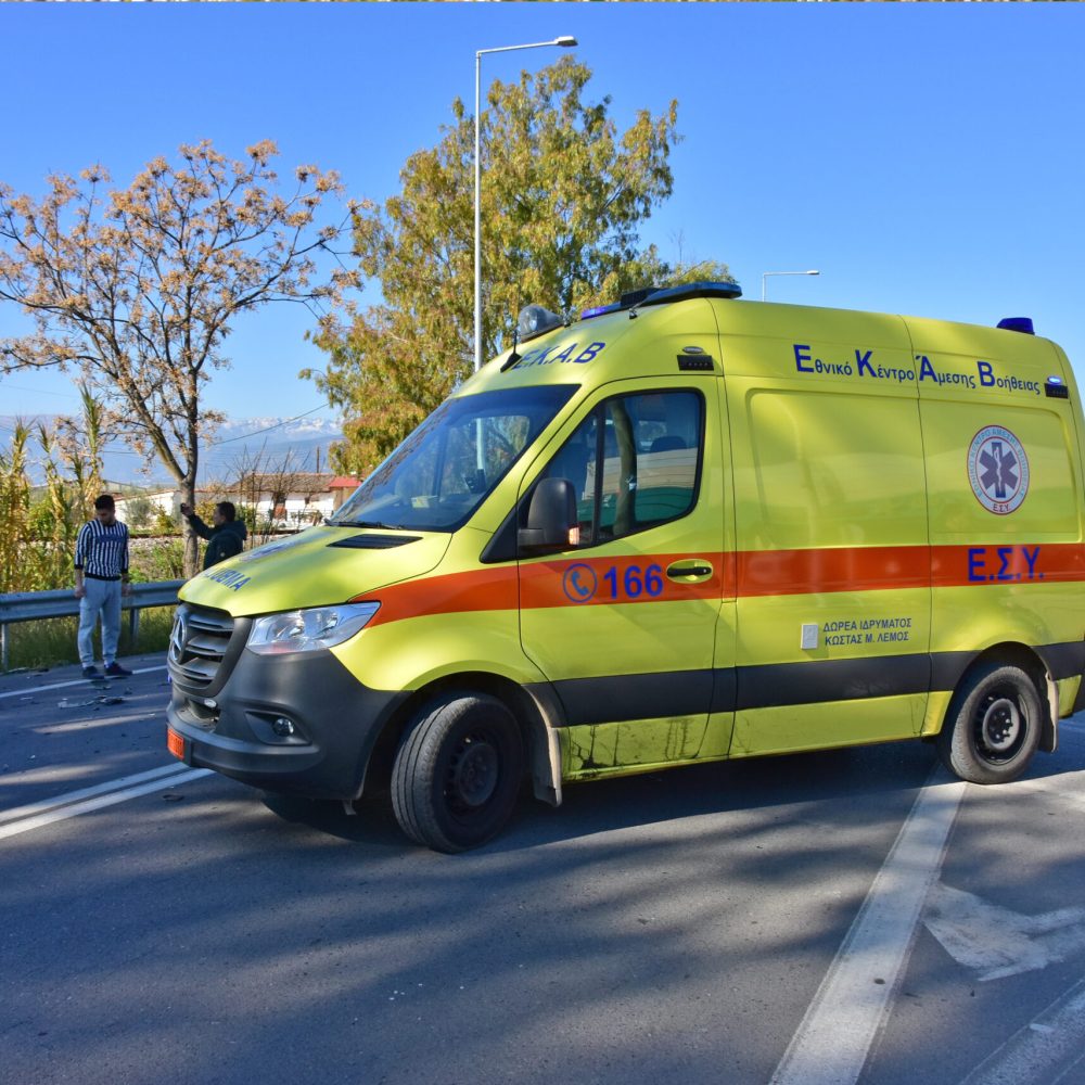 Σοβαρό τροχαίο ατύχημα σημειώθηκε στην Αργολίδα στην επαρχιακή οδό Ναυπλίου Άργους στο ύψος της Δαλαμανάρας, όταν συγκρούστηκαν ένα Ι.Χ. αυτοκίνητο που οδηγούσε ηλικιωμένος με ένα δίκυκλο που οδηγούσε νεαρός άνδρας, Σάββατο 18 Φεβρουαρίου 2023. Από την σύγκρουση τραυματίστηκε σοβαρά ο οδηγός της μηχανής τον οποίο παρέλαβε ασθενοφόρο του ΕΚΑΒ Αργολίδας και τον μετέφερε στο Νοσοκομείο Ναυπλίου. Έρευνα για τα ακριβή αίτια και τις συνθήκες του τροχαίου διενεργεί το Τμήμα Τροχαίας Άργους Μυκηνών. ΑΠΕ-ΜΠΕ /ΑΠΕ-ΜΠΕ/ΜΠΟΥΓΙΩΤΗΣ ΕΥΑΓΓΕΛΟΣ