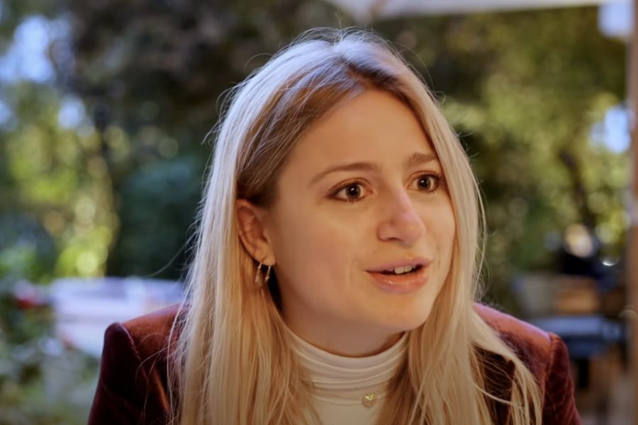 Κορίτσι με ξανθά μαλλιά