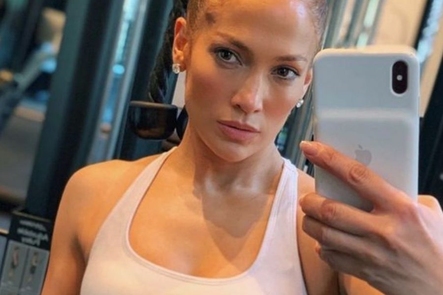 Jennifer Lopez exercises