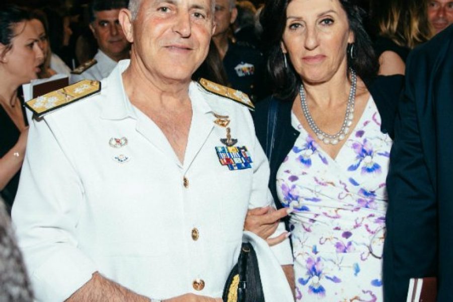 Ο αρχηγός ΓΕΕΘΑ Nαύαρχος Ευάγγελος Αποστολάκης μαζί με τη σύζυγό του, Δέσποινα
