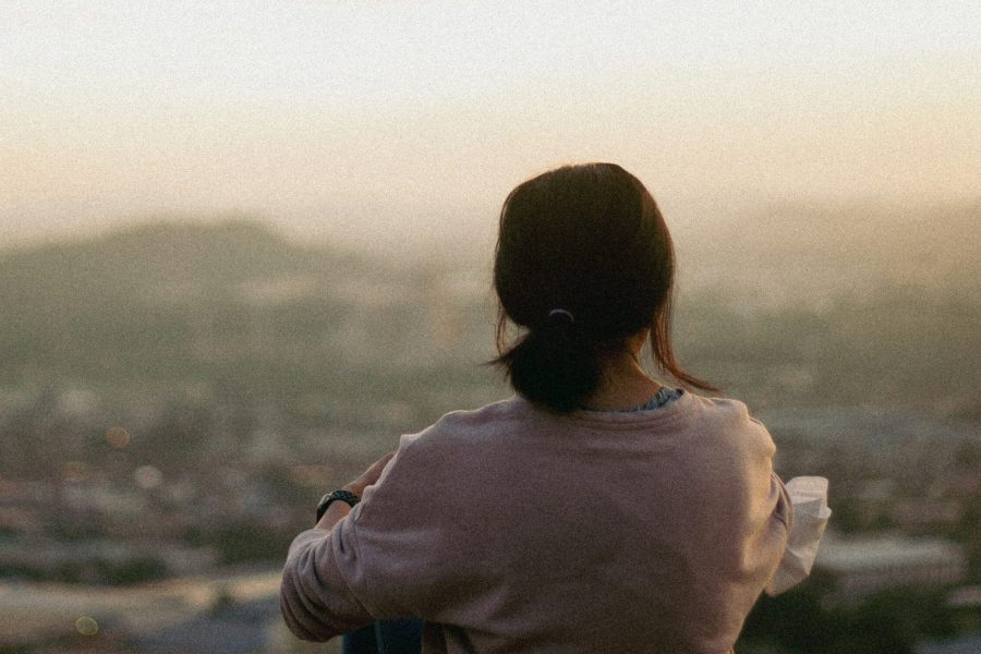 benson-low-woman-alone-unsplash
