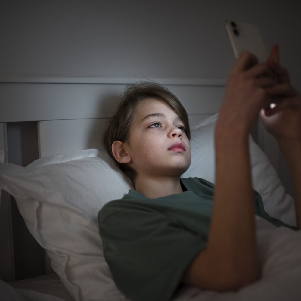 child-with-social-media-addiction (1)