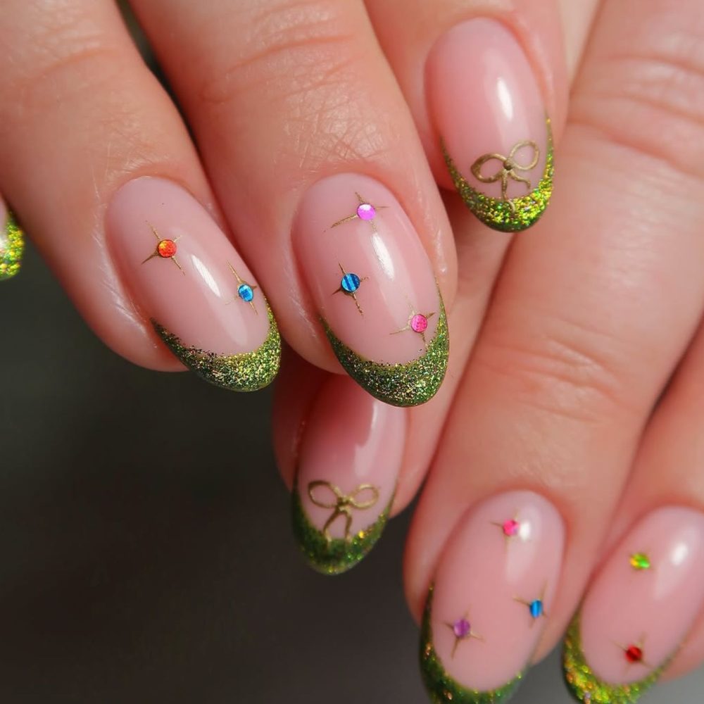 Βαμμένα νύχια με σχέδια