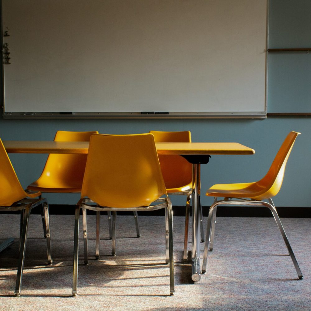 classroom-chairs-and-office-unsplash