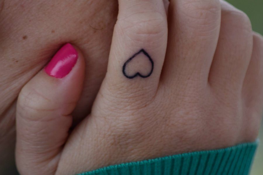 finger tatoo
