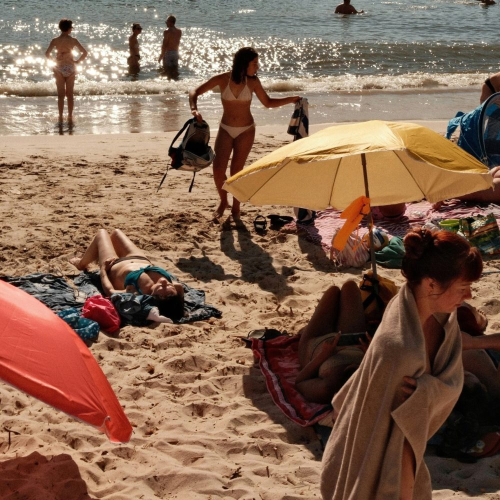 lina-bob-beach-summer-unsplash