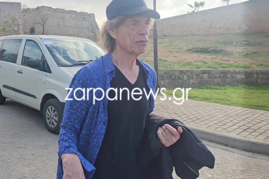 Άντρας με μπλε πουκάμισο και καπέλο