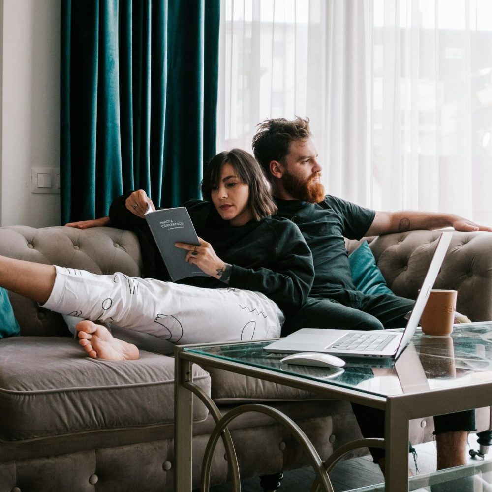 toa-heftiba-couple-unsplash